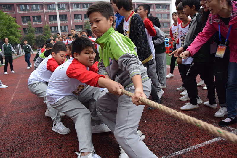 趣味長精神    比賽揚(yáng)風(fēng)采 －記愉城新城小學(xué)第五屆趣味運(yùn)動(dòng)會(huì)